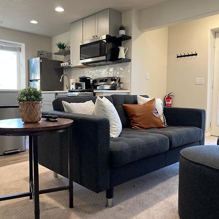 Above Ground Basement Apartment 2 Bedroom 1 B Retreat With Gorgeous View Draper Extérieur photo