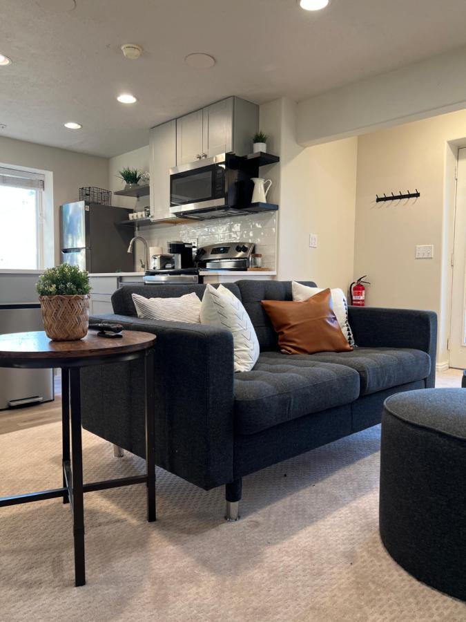 Above Ground Basement Apartment 2 Bedroom 1 B Retreat With Gorgeous View Draper Extérieur photo