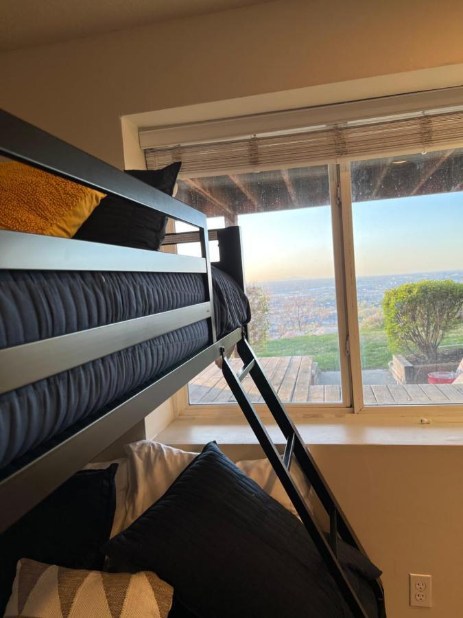Above Ground Basement Apartment 2 Bedroom 1 B Retreat With Gorgeous View Draper Extérieur photo