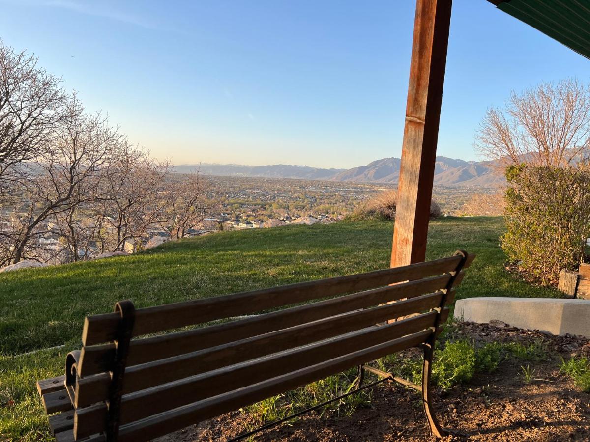 Above Ground Basement Apartment 2 Bedroom 1 B Retreat With Gorgeous View Draper Extérieur photo