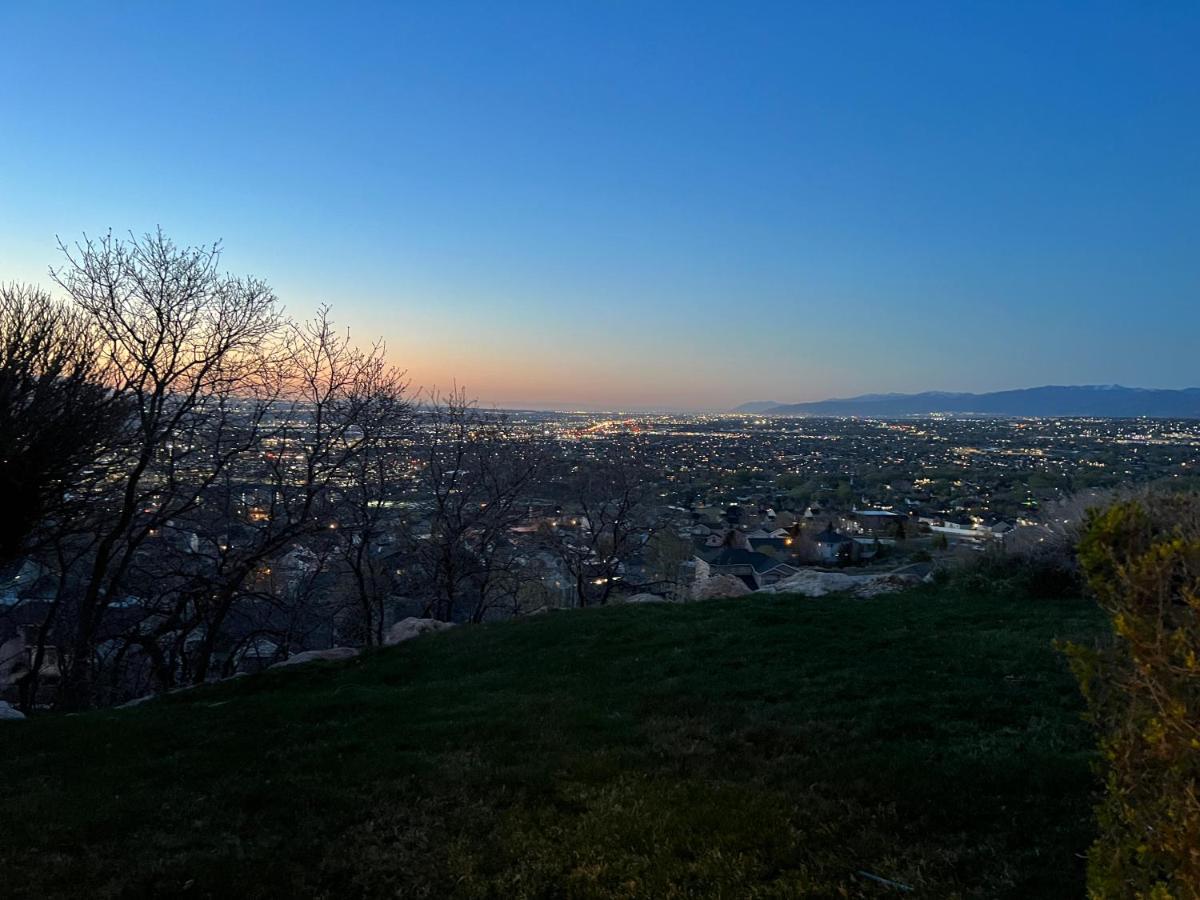 Above Ground Basement Apartment 2 Bedroom 1 B Retreat With Gorgeous View Draper Extérieur photo